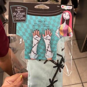 SALLY GLOVES ✨💚💙